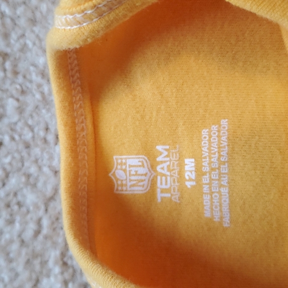 Bundle - 4 Green Bay Packer onesies, size 12 months - Picture 3 of 9